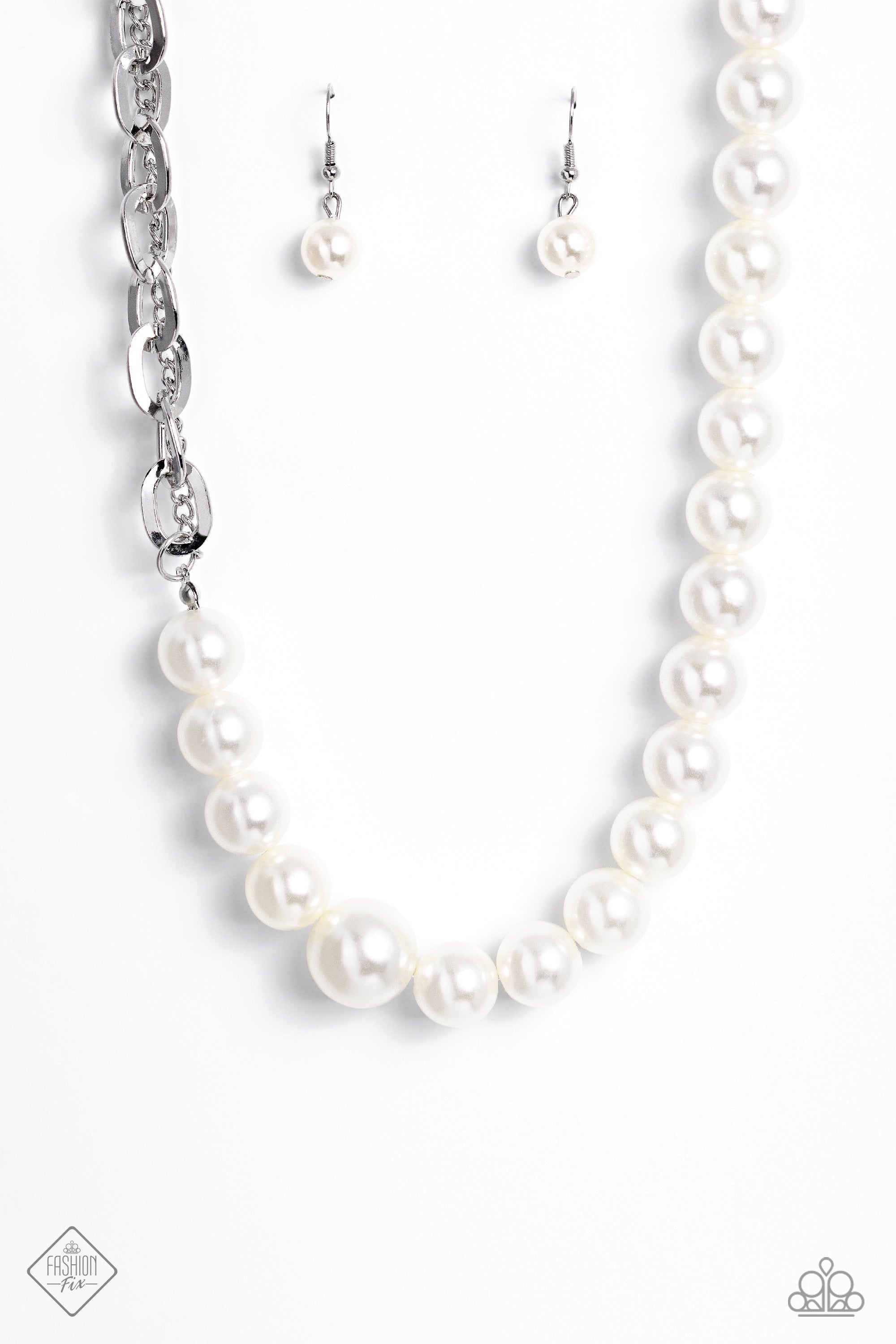 Paparazzi Behind The Scenes White Pearl Necklace | CarasShop